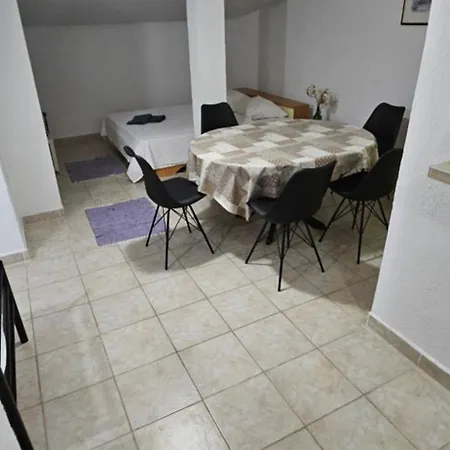 Hugo Apartment
