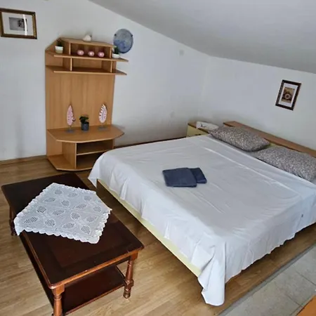 Hugo Apartment