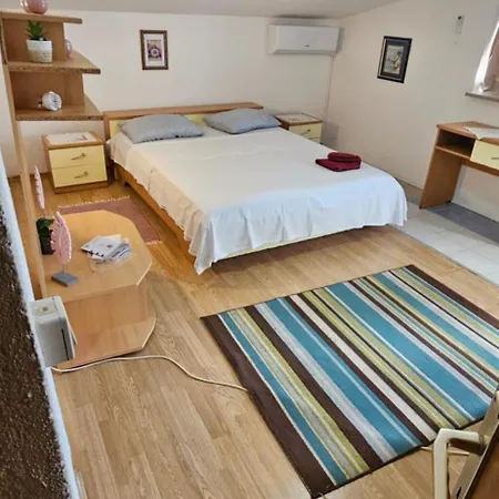 Hugo Apartmán *