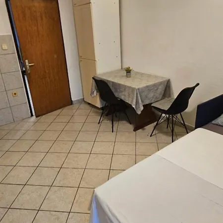 Hugo مالينسكا