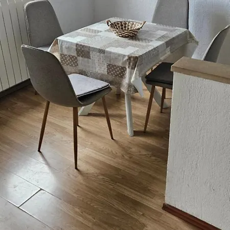 Hugo * مالينسكا